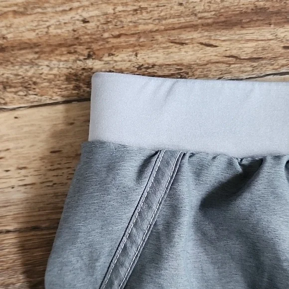 Ladies Under Armour Running Shorts Sz XXL - Picture 2 of 5